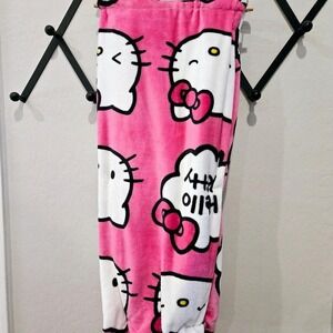 NEW Hello Kitty Pink Thought Bubble Expressions w/ Bows Silk Touch Throw Blanket